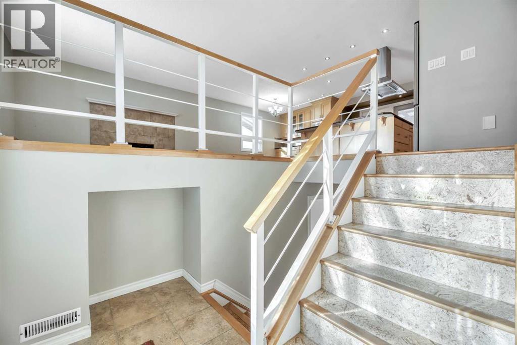 124 Deercrest Close SE