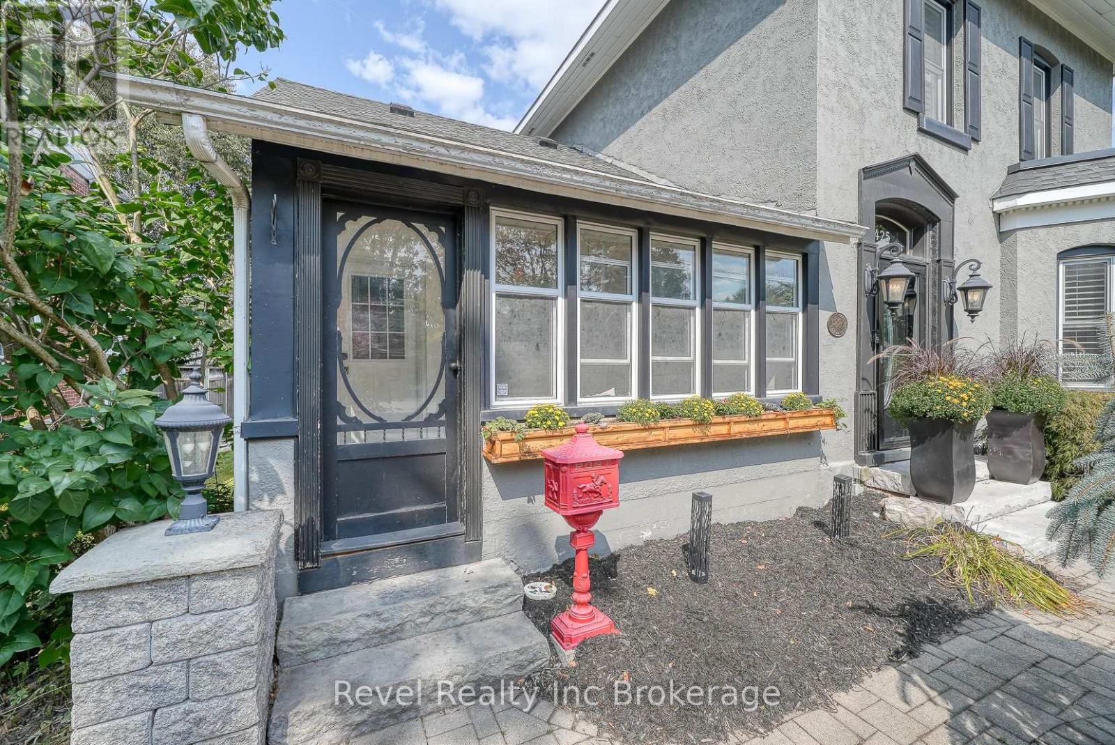 425 INGERSOLL AVENUE