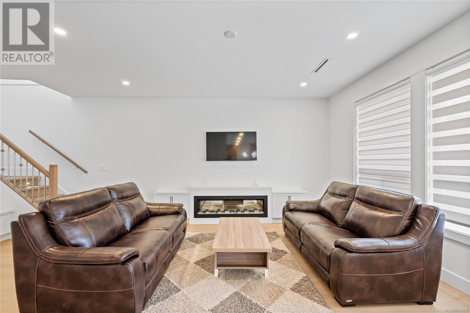 2350 Swallow Pl