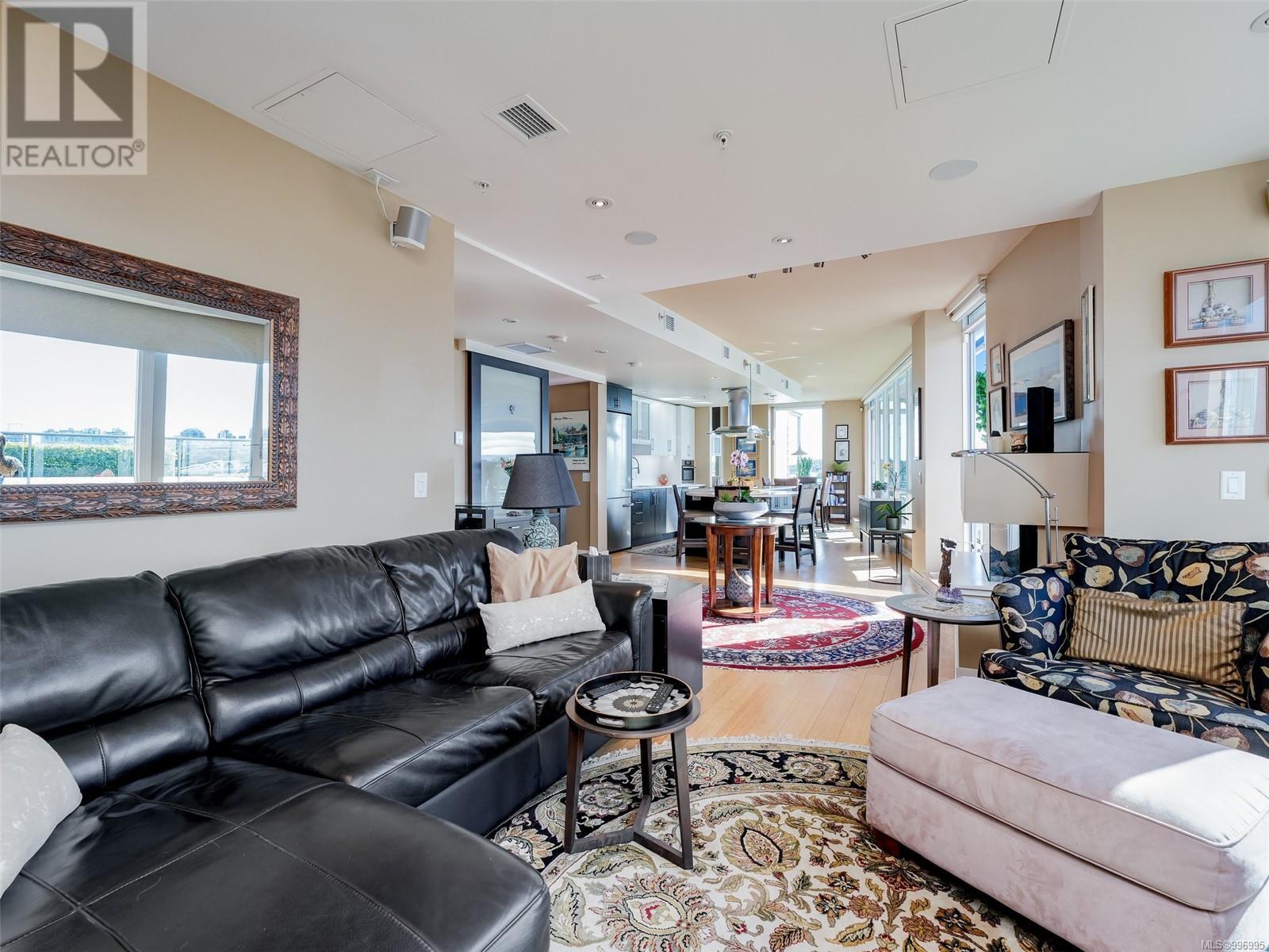 704 399 Tyee Rd