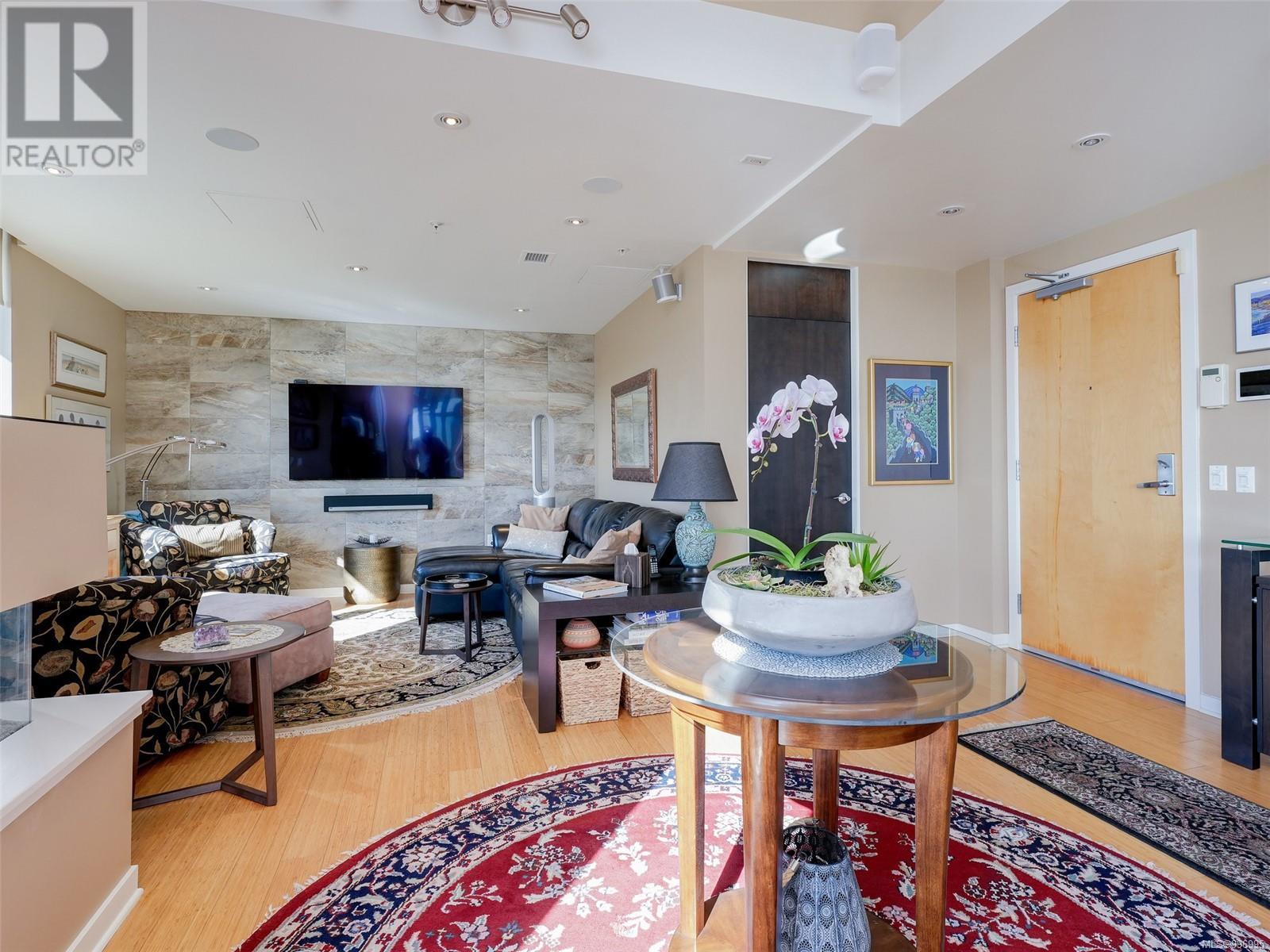 704 399 Tyee Rd