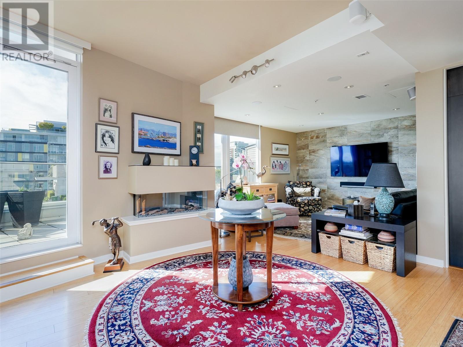 704 399 Tyee Rd