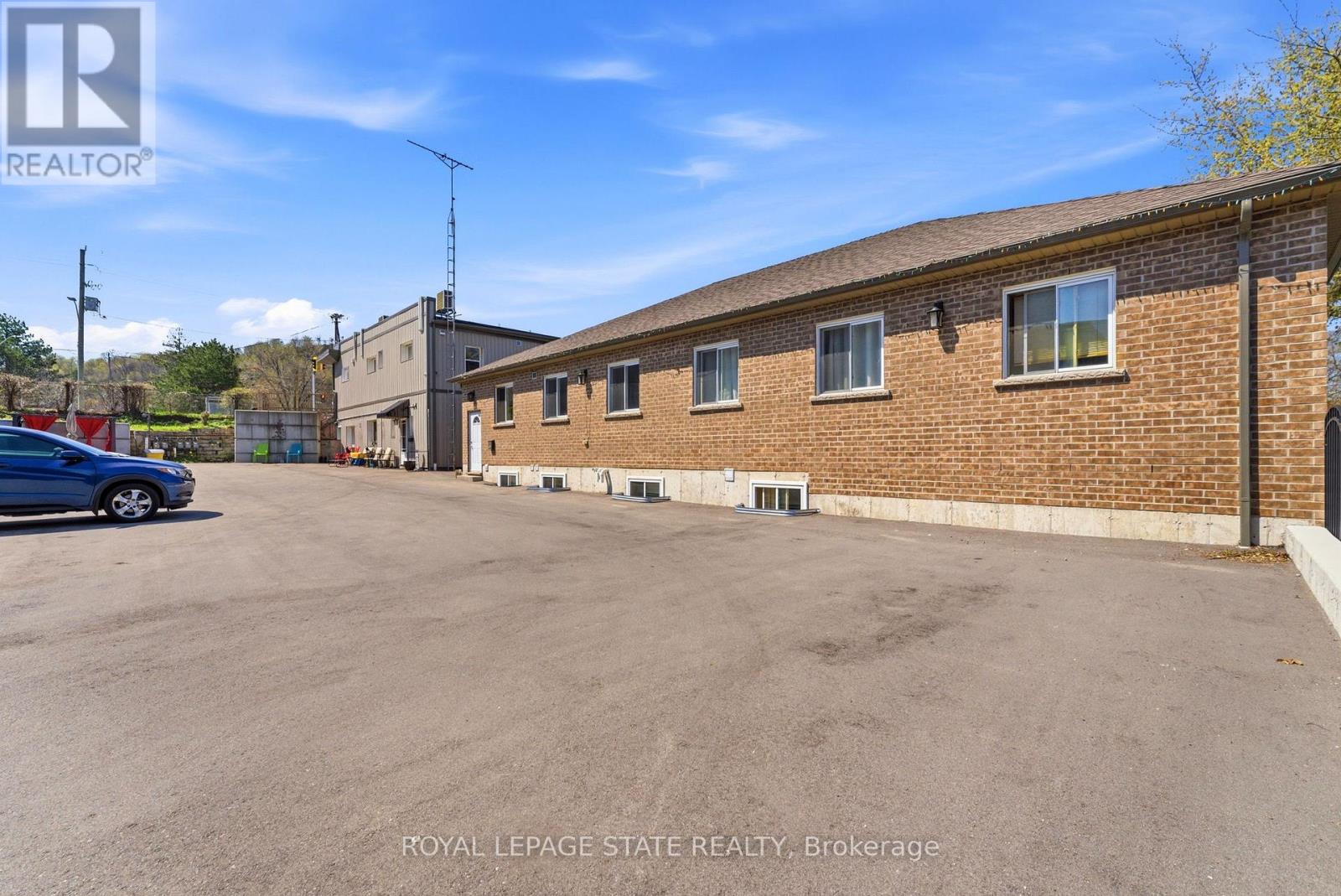 Photo 1 of 50 — 1745 KING STREET E, Hamilton (Bartonville), ON L8K1V6