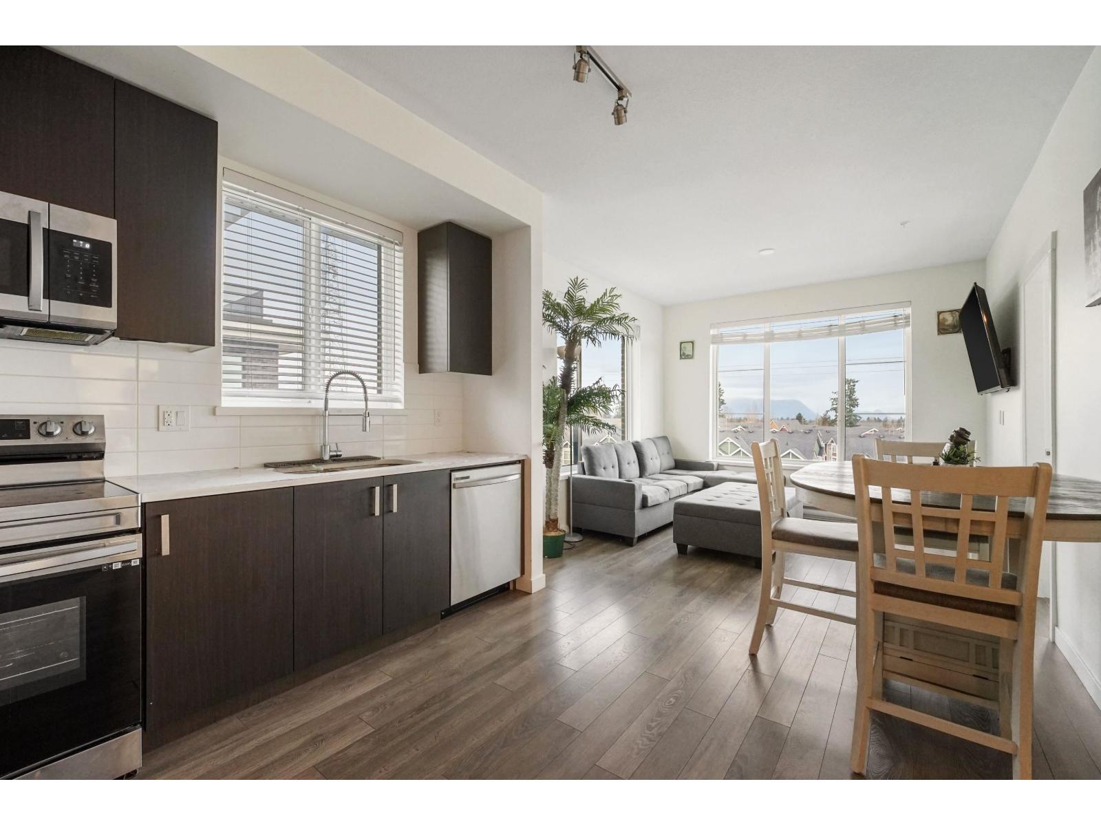 501 15858 FRASER HIGHWAY