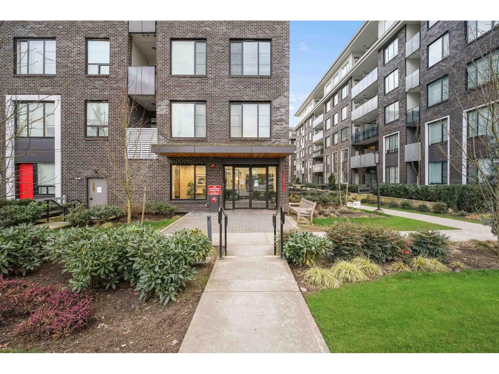 501 15858 FRASER HIGHWAY