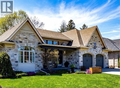 11 GREENLEAF Lane Ancaster ON L9G0E7