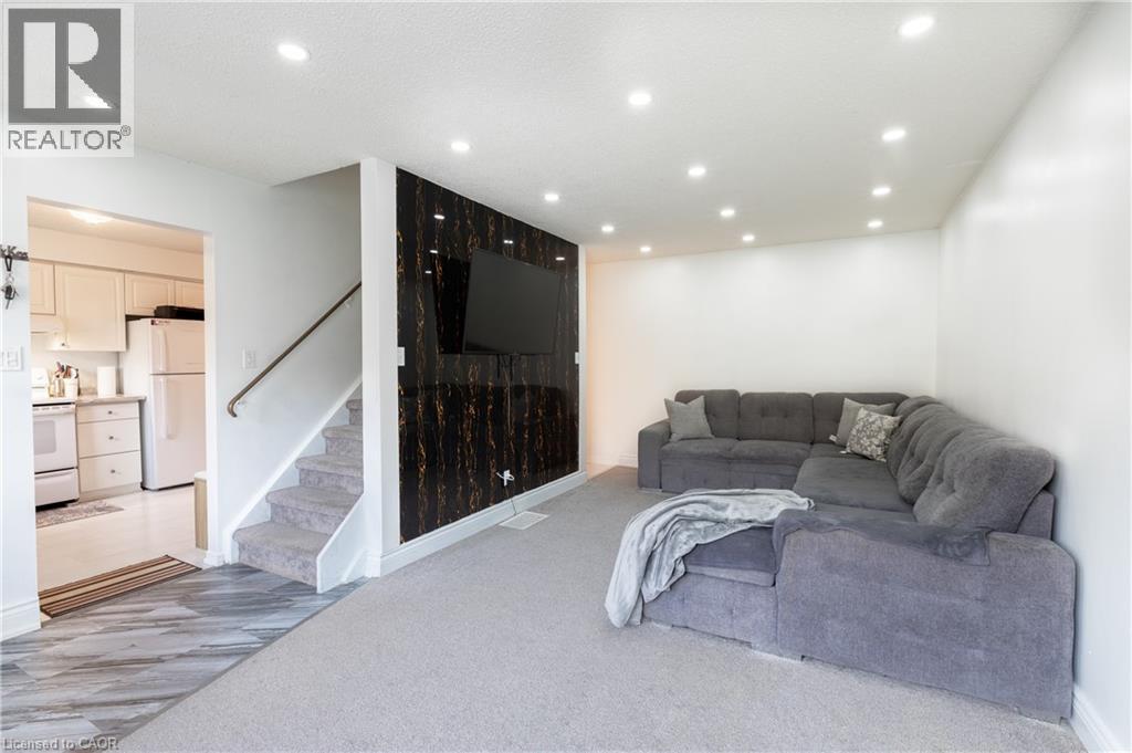 445 PIONEER Drive Unit# 4