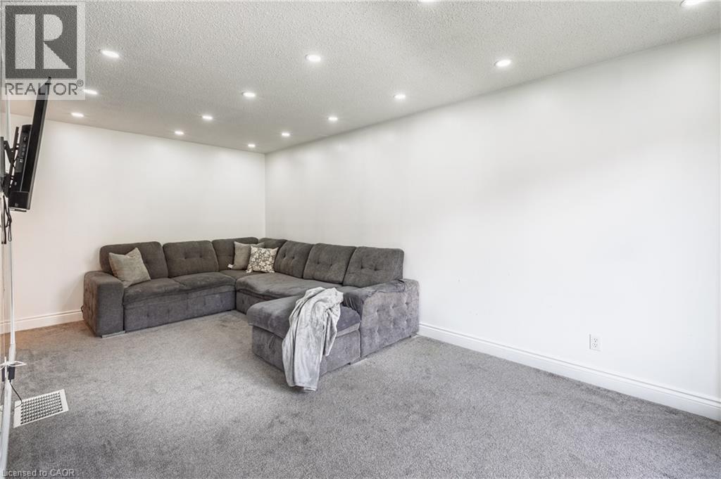 445 PIONEER Drive Unit# 4