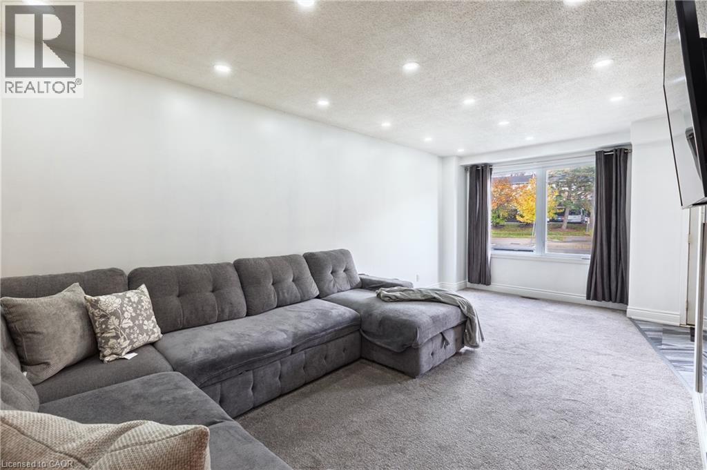 445 PIONEER Drive Unit# 4