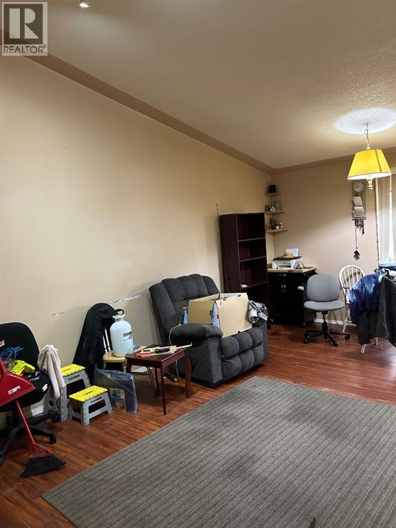 1025 St David Road N