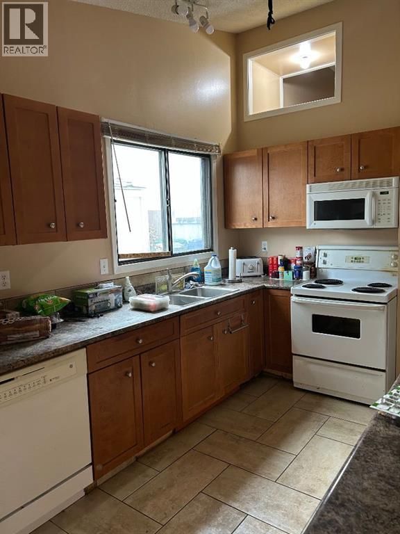 1025 St David Road N