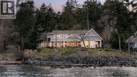 2616 Queenswood Lane Saanich BC V8N1X5