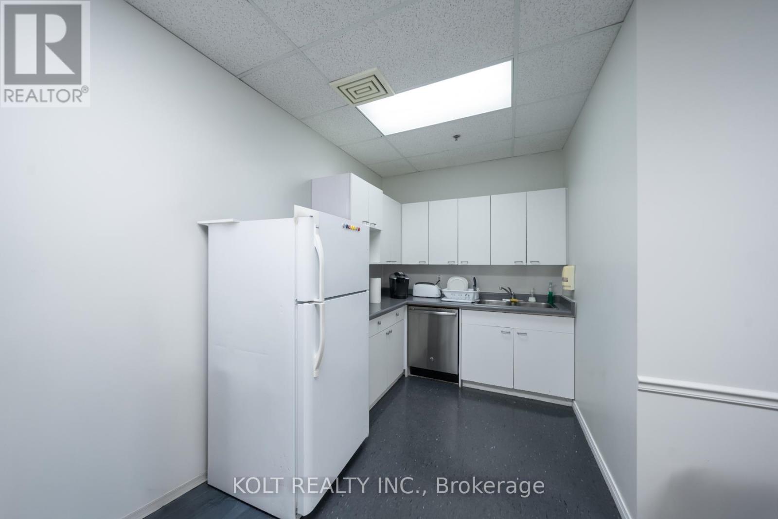 UNIT 10 - 455 MILNER AVENUE