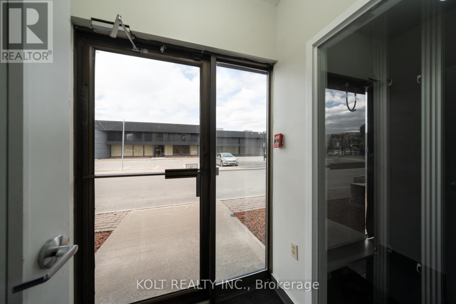 UNIT 10 - 455 MILNER AVENUE