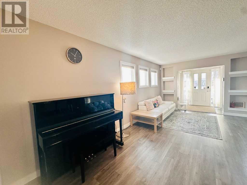 225 panatella Square NW