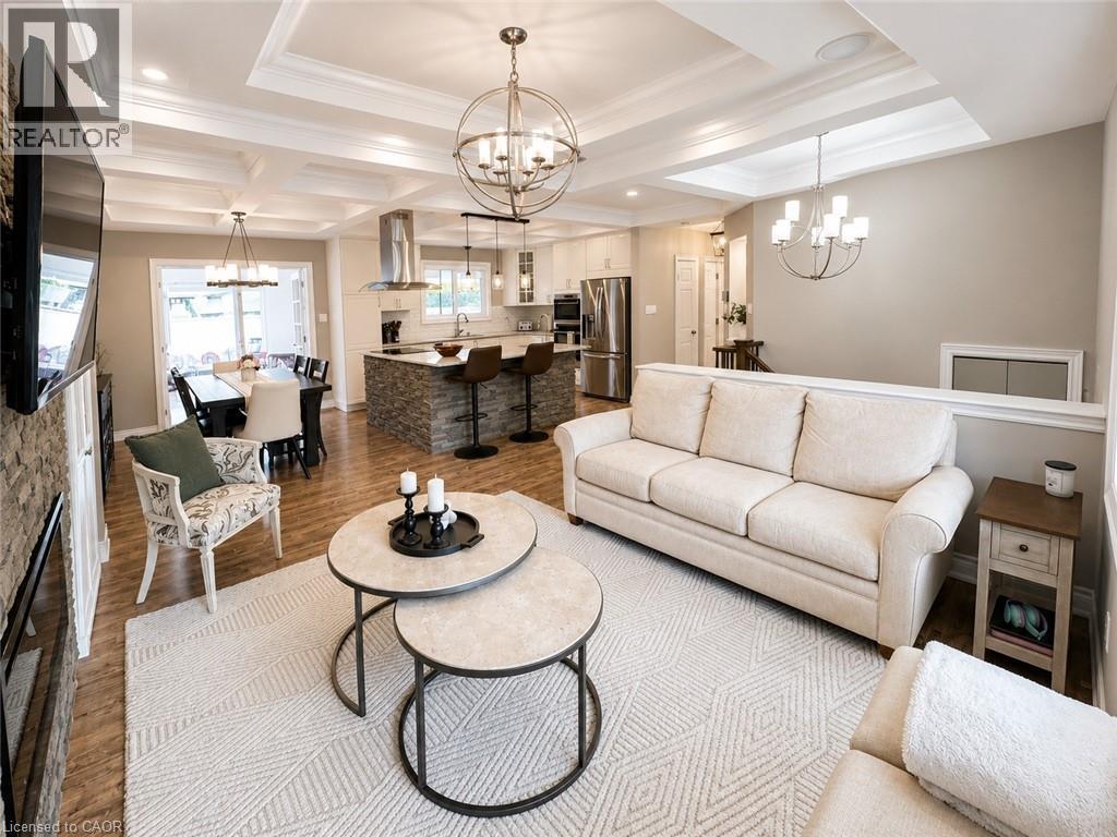 107 ROSSLINN Road