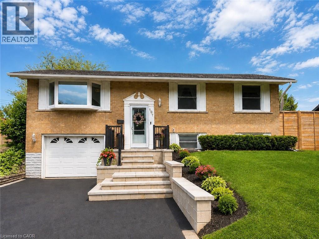 107 ROSSLINN Road