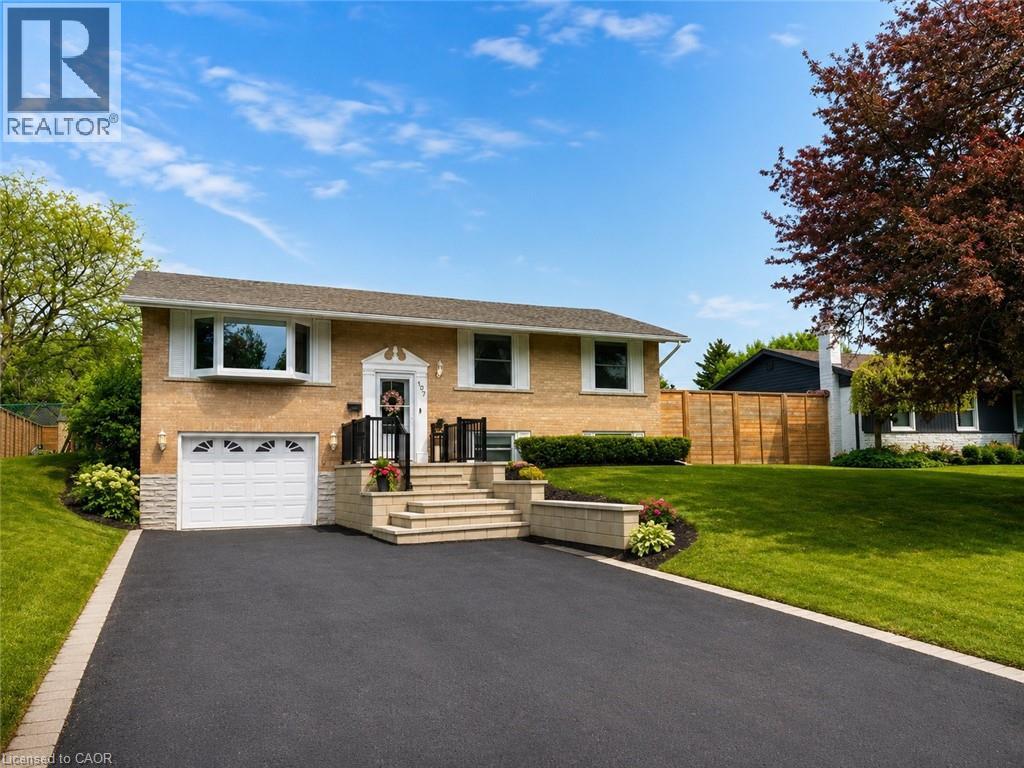 107 ROSSLINN Road