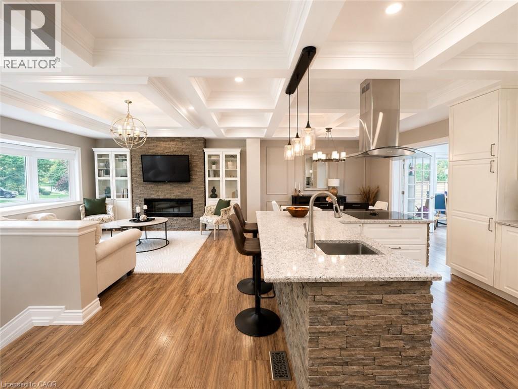 107 ROSSLINN Road