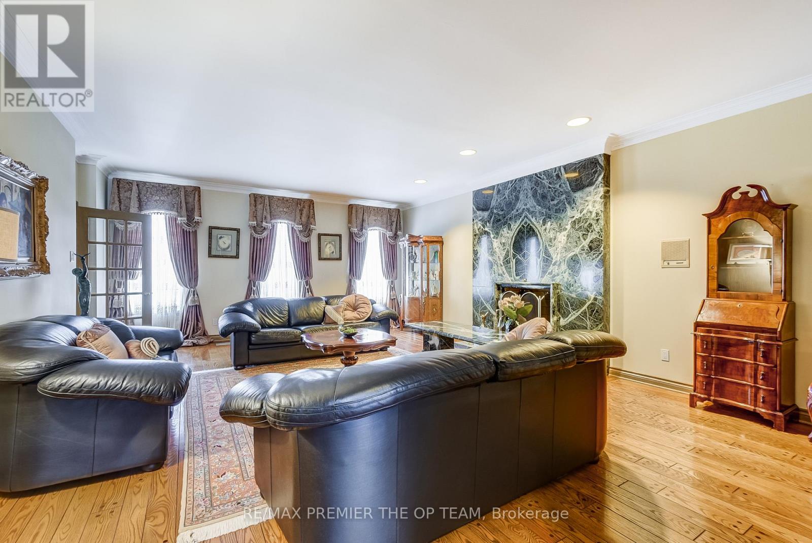118 COWAN DRIVE