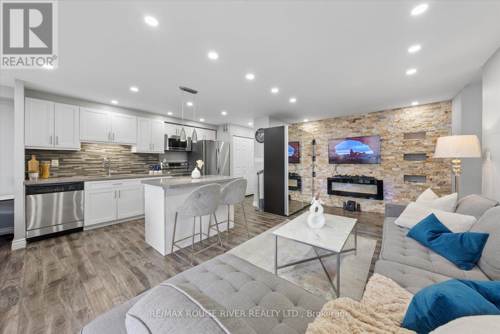 Photo 1 of 34 — 907 - 90 LING ROAD Unit 907, Toronto (West Hill), ON M1E4Y3