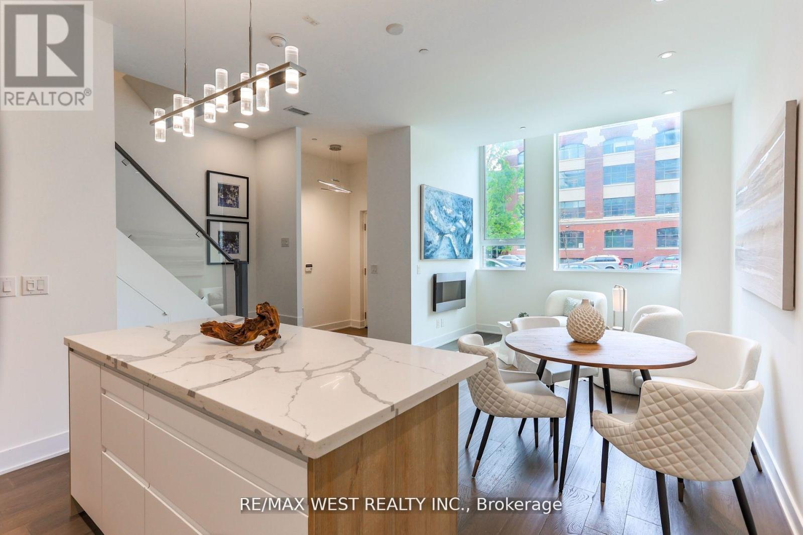 TH02 - 508 WELLINGTON STREET W