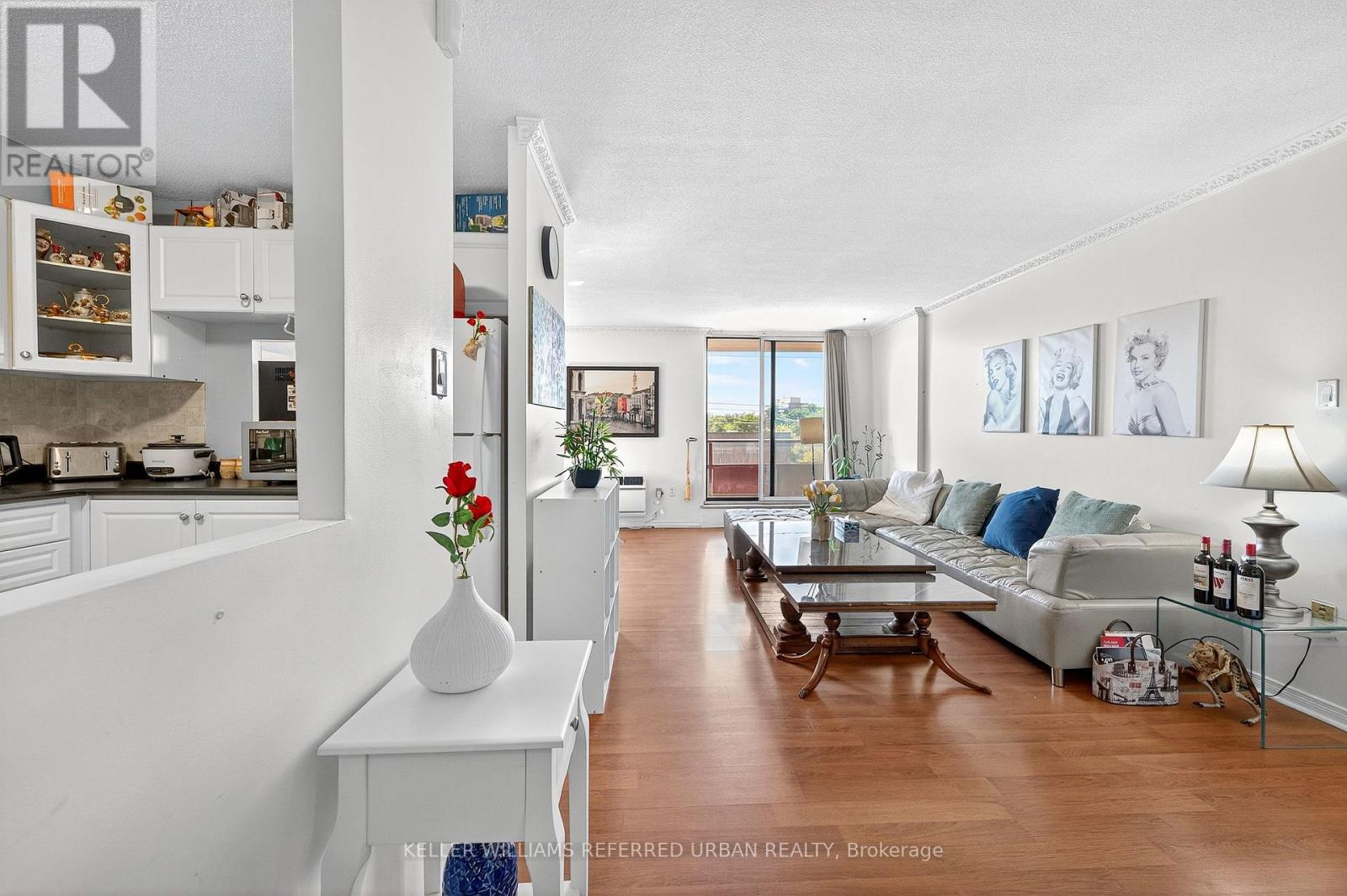 401 - 1881 JANE STREET