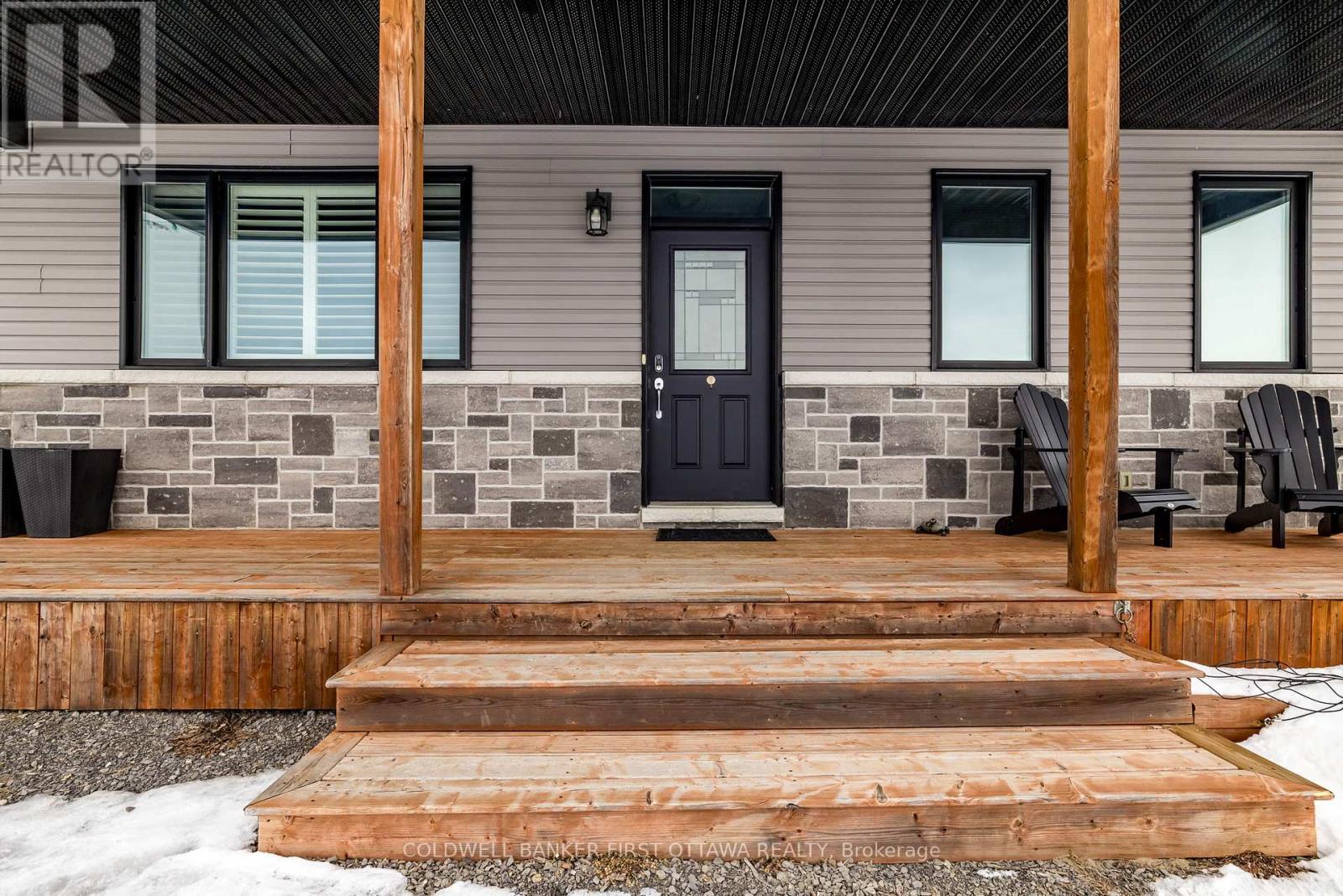 120 STIRLING CRESCENT