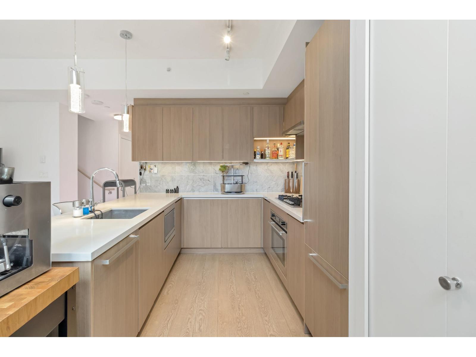 TH3 13720 100 AVENUE