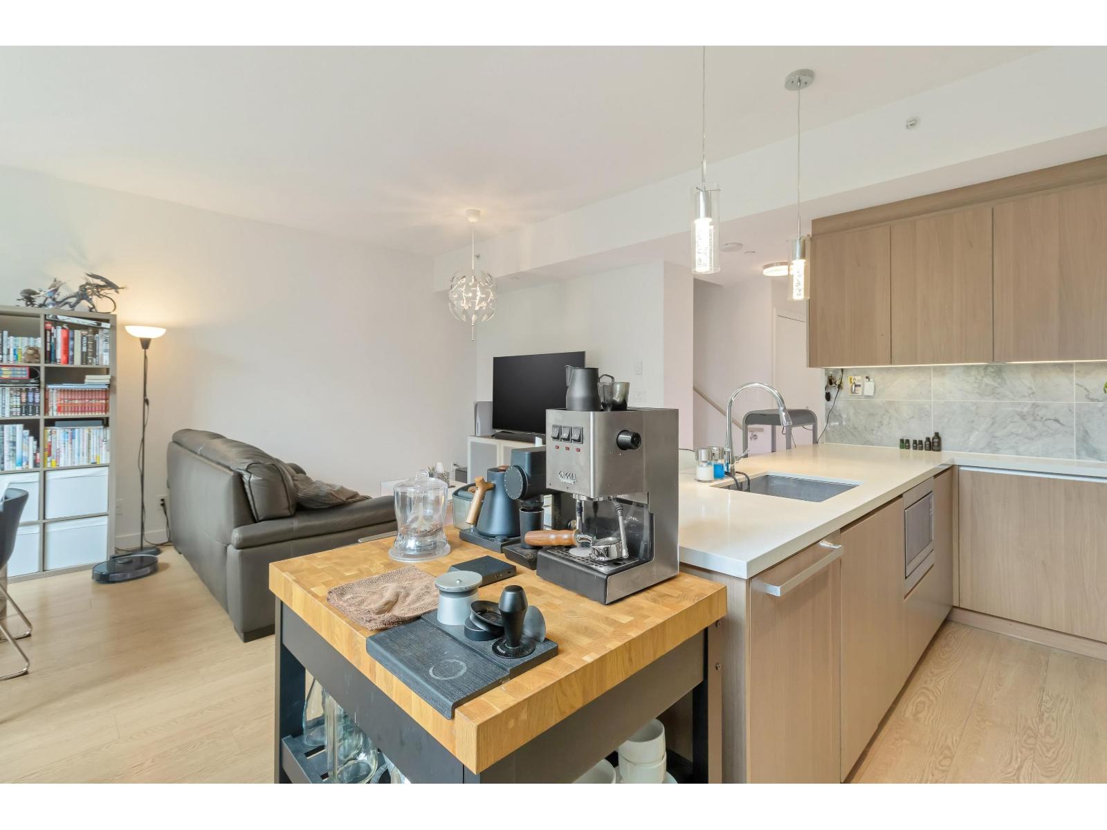 TH3 13720 100 AVENUE