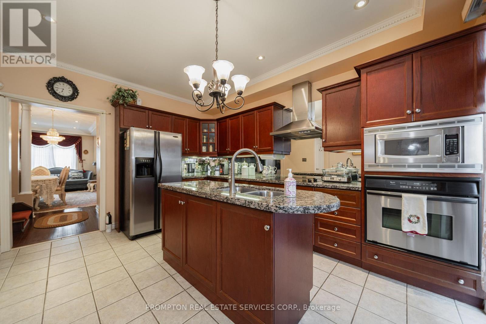 25 ROUTLIFFE LANE
