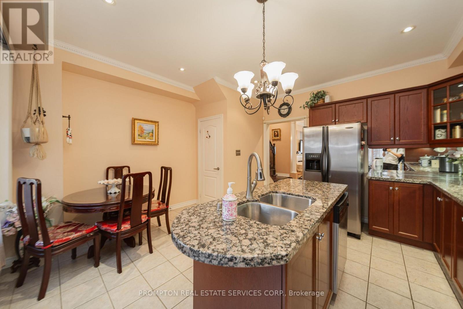 25 ROUTLIFFE LANE