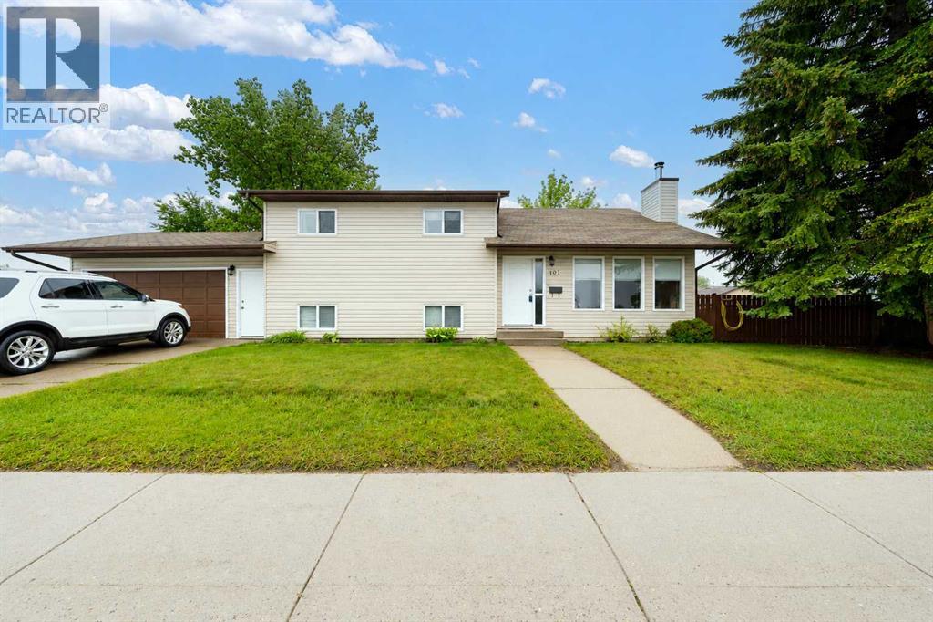 Photo 1 of 37 — 107 Sprague Way SE, Medicine Hat, AB T1B3L5