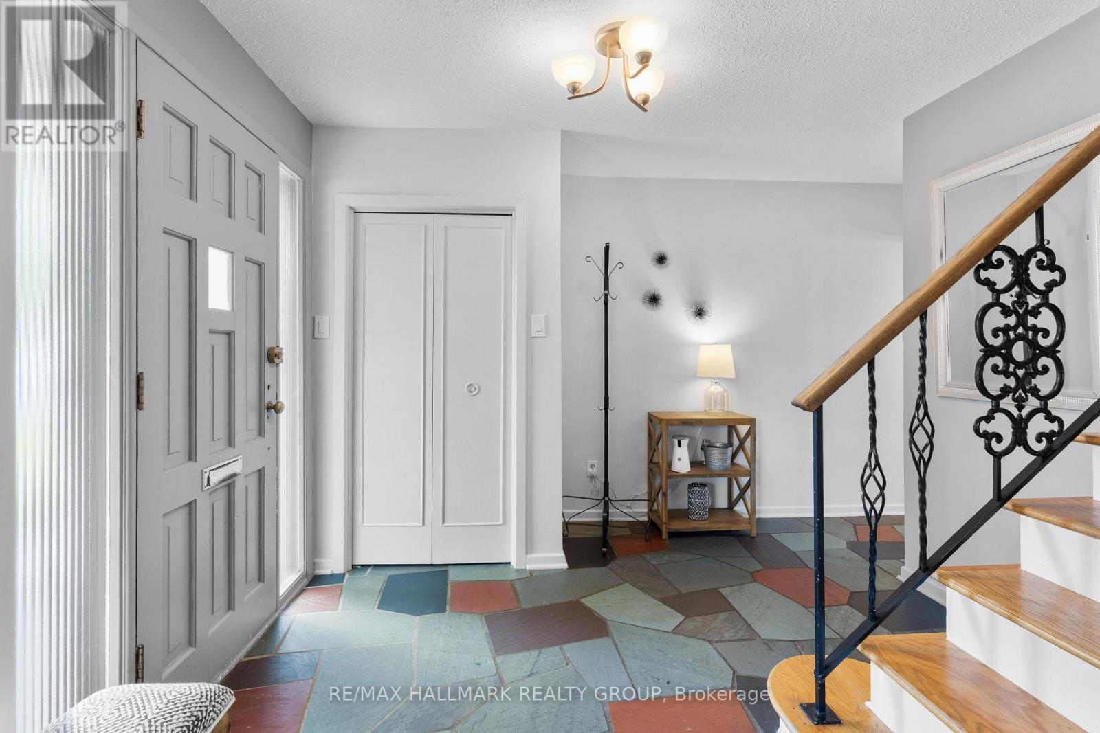 932 DRESDEN CRESCENT