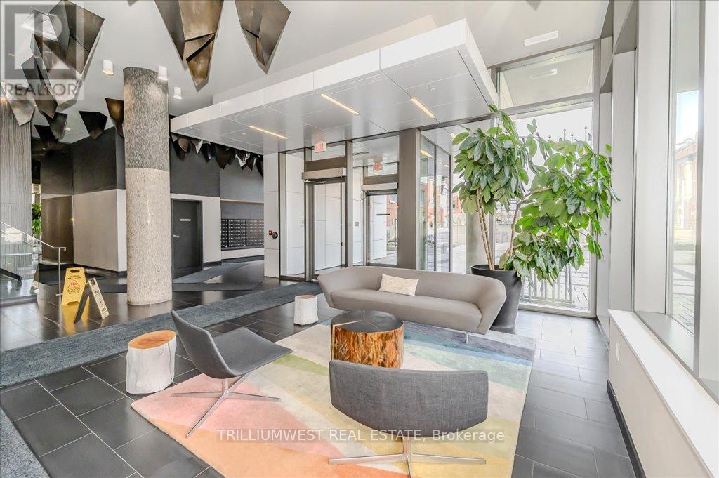 1702 - 85 DUKE STREET W