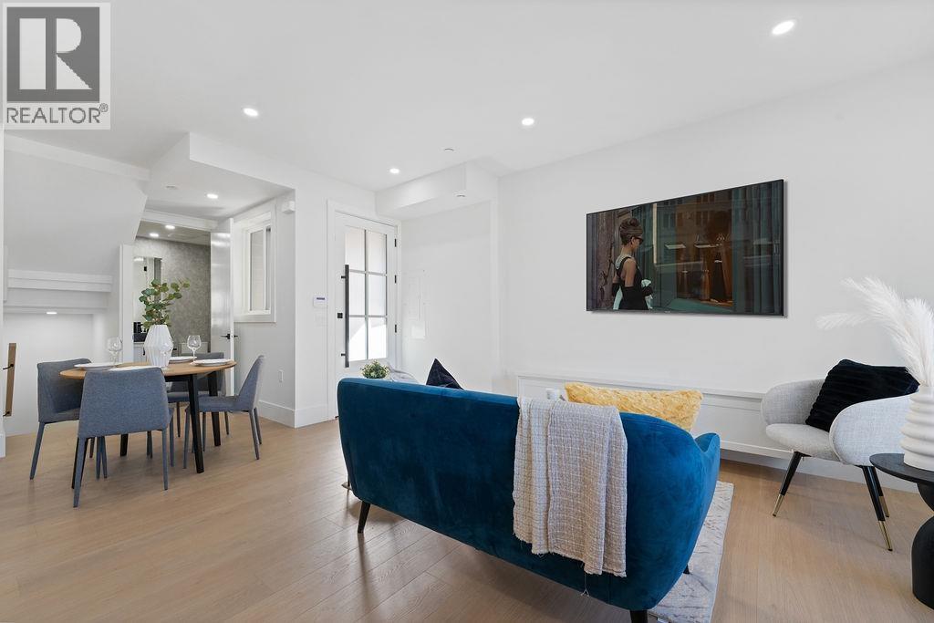 2 2447 E 41ST AVENUE