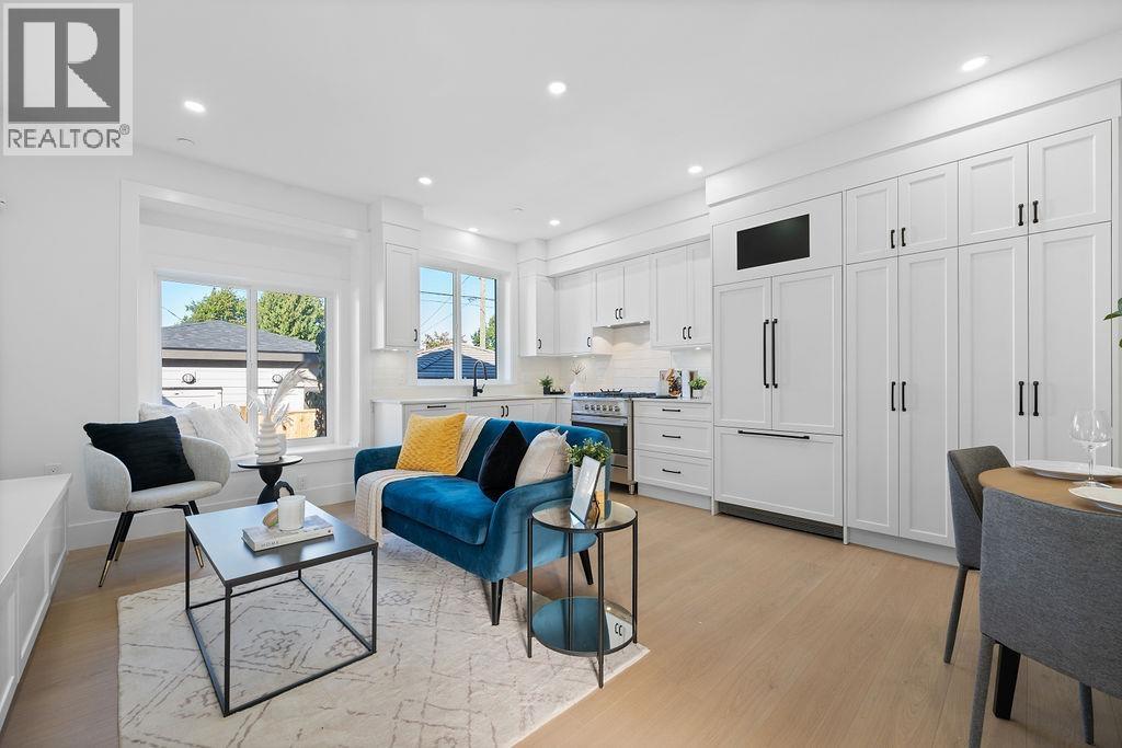 2 2447 E 41ST AVENUE