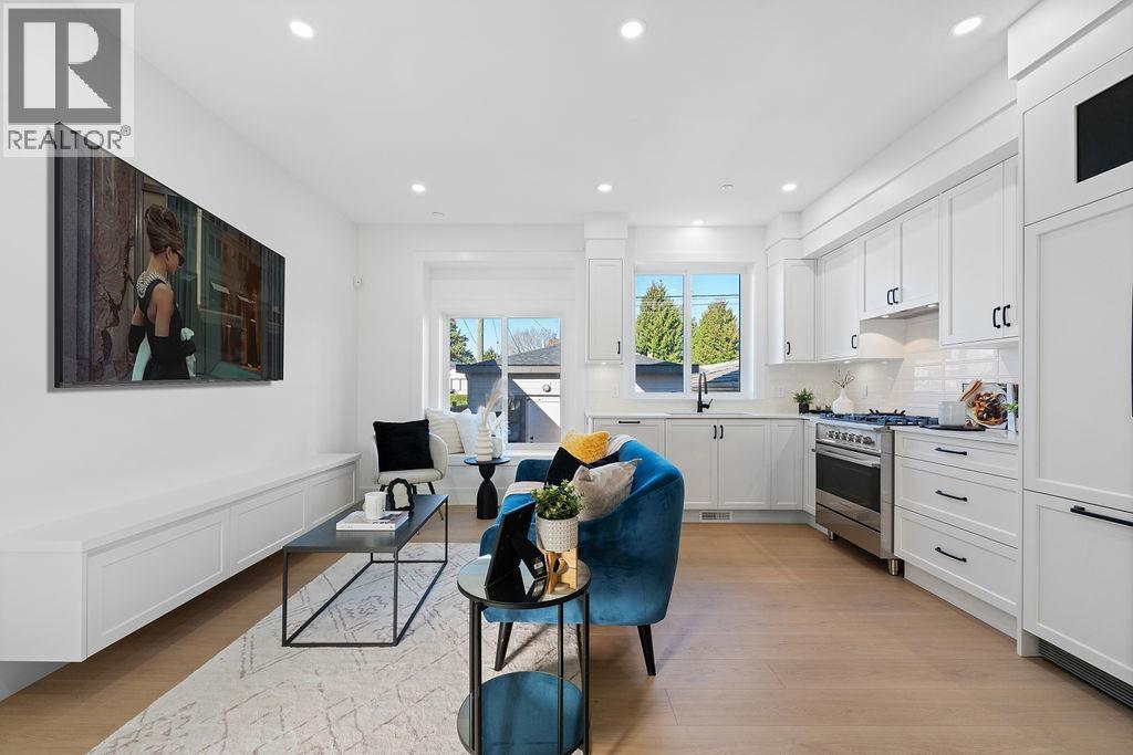 2 2447 E 41ST AVENUE