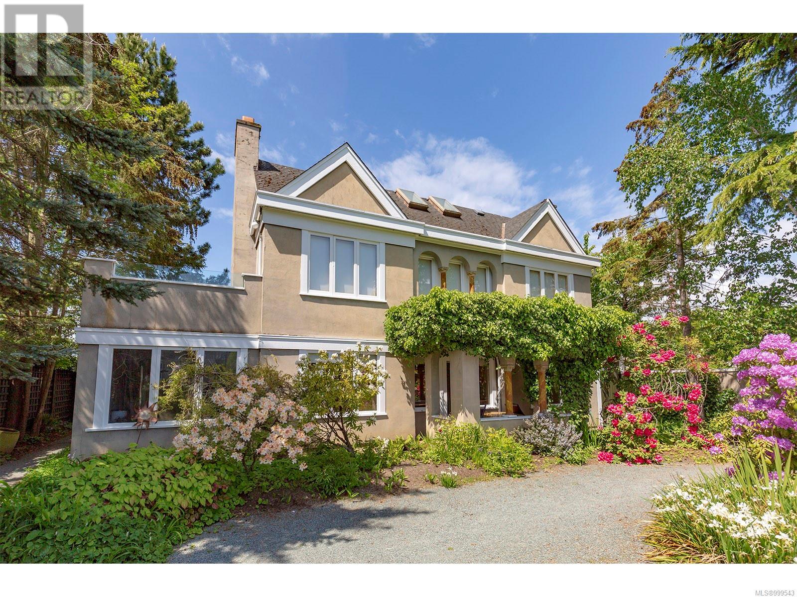 213 Mary St