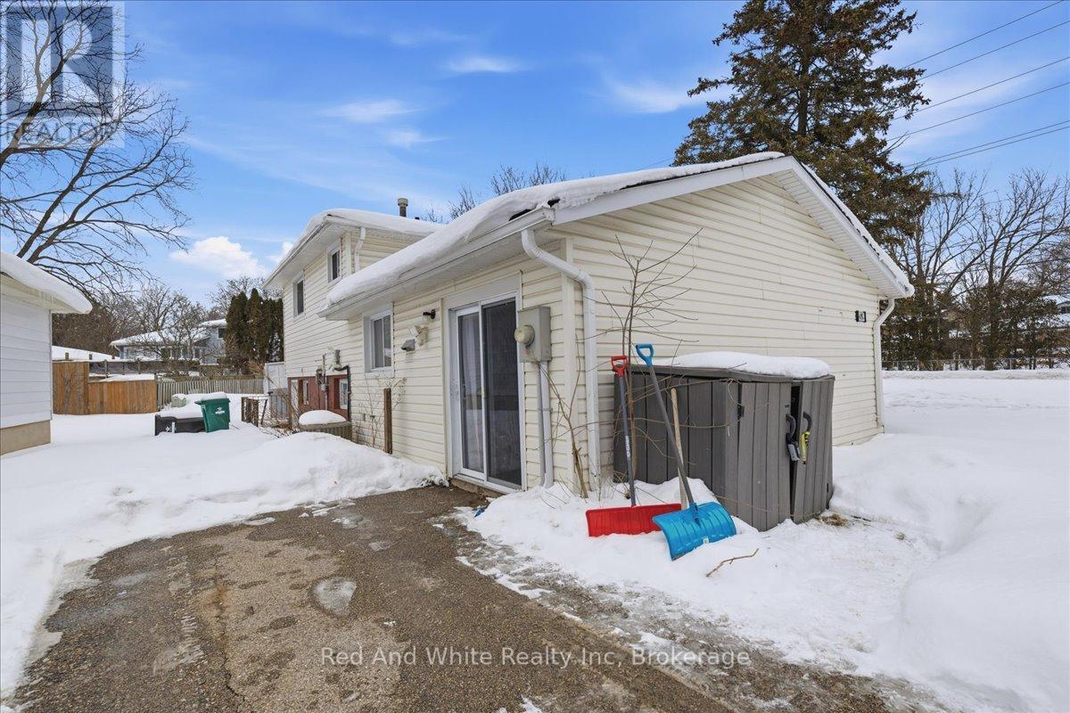 400 MIDWOOD CRESCENT