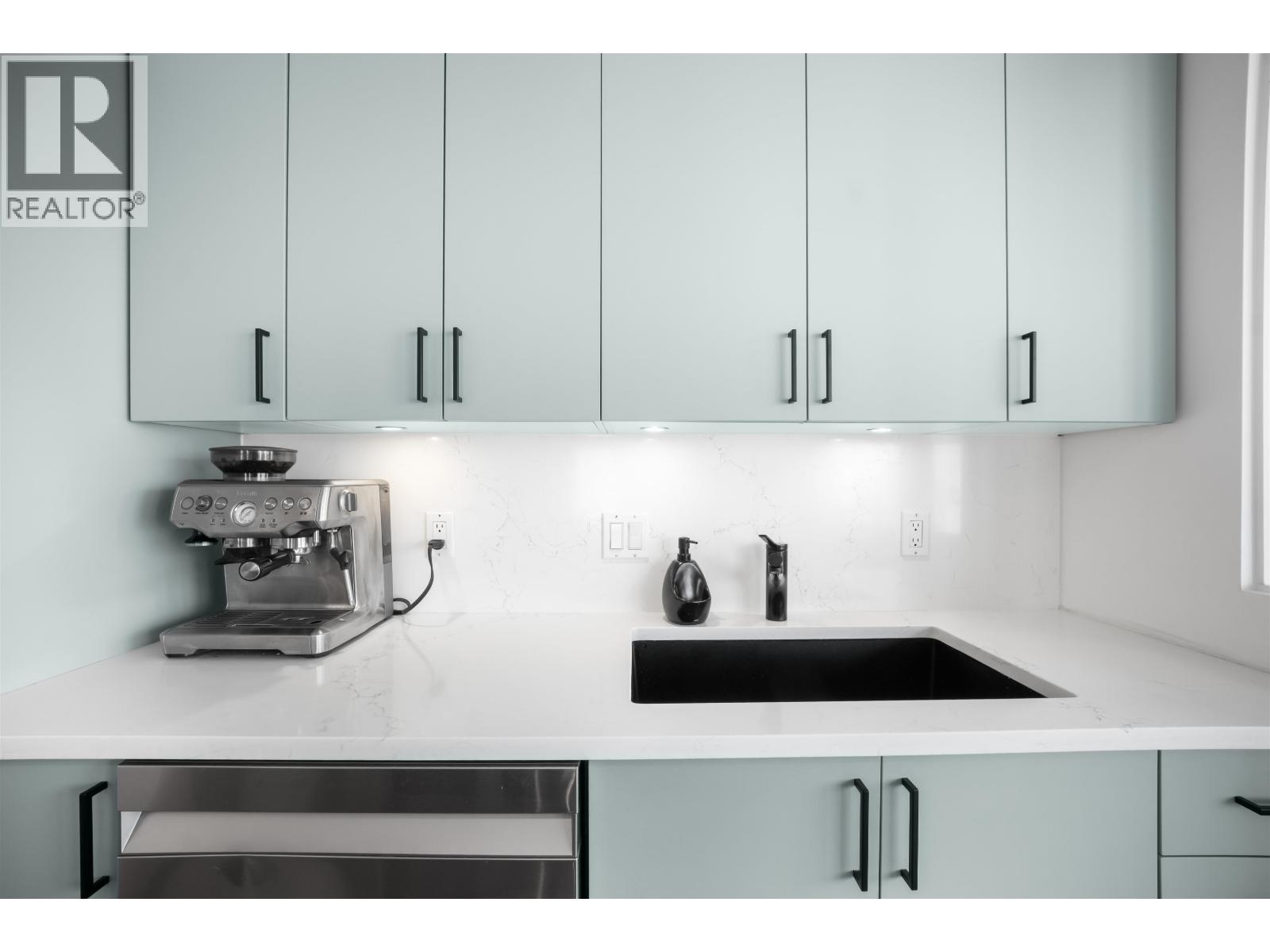 1002 1723 ALBERNI STREET