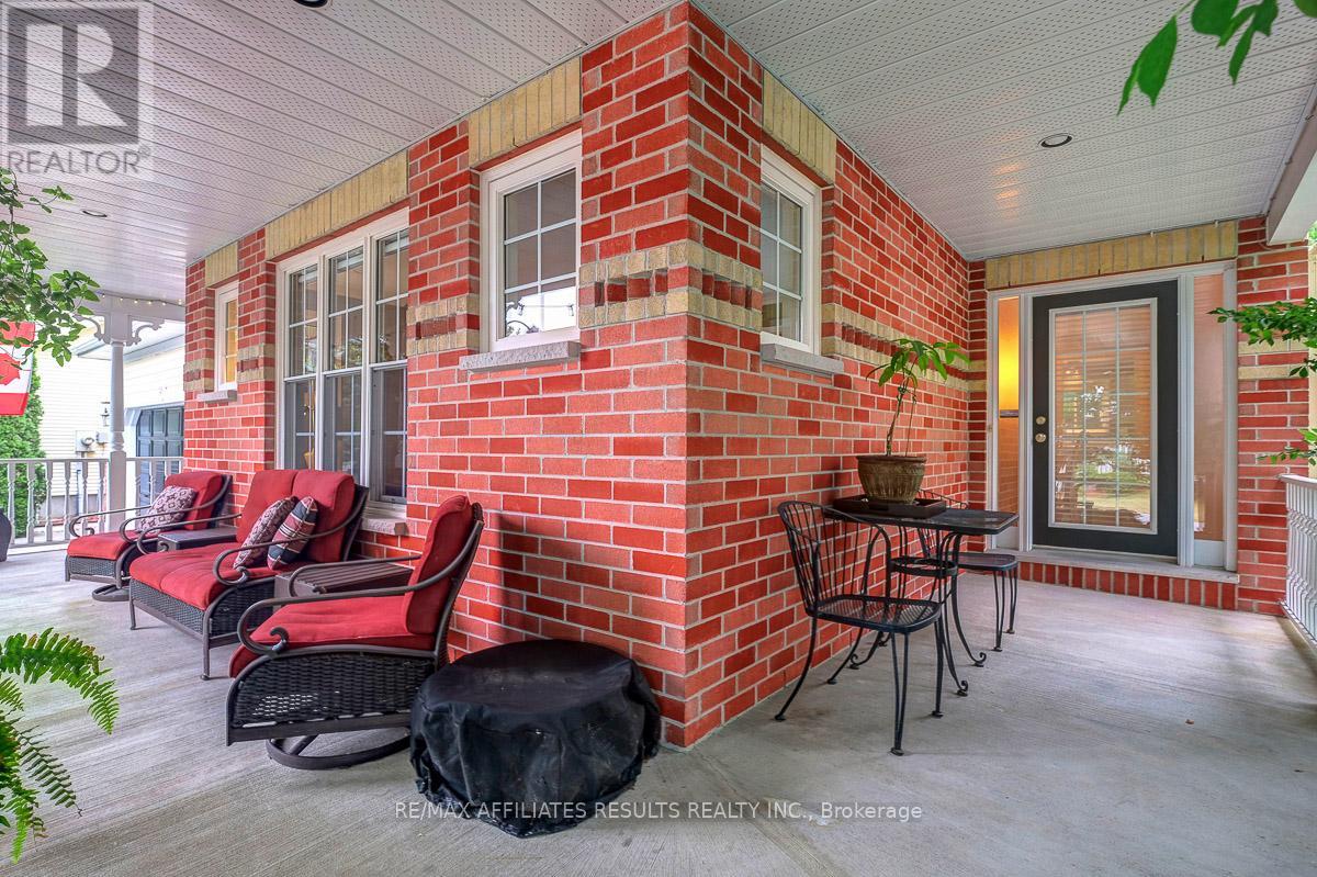 35 CRANTHAM CRESCENT