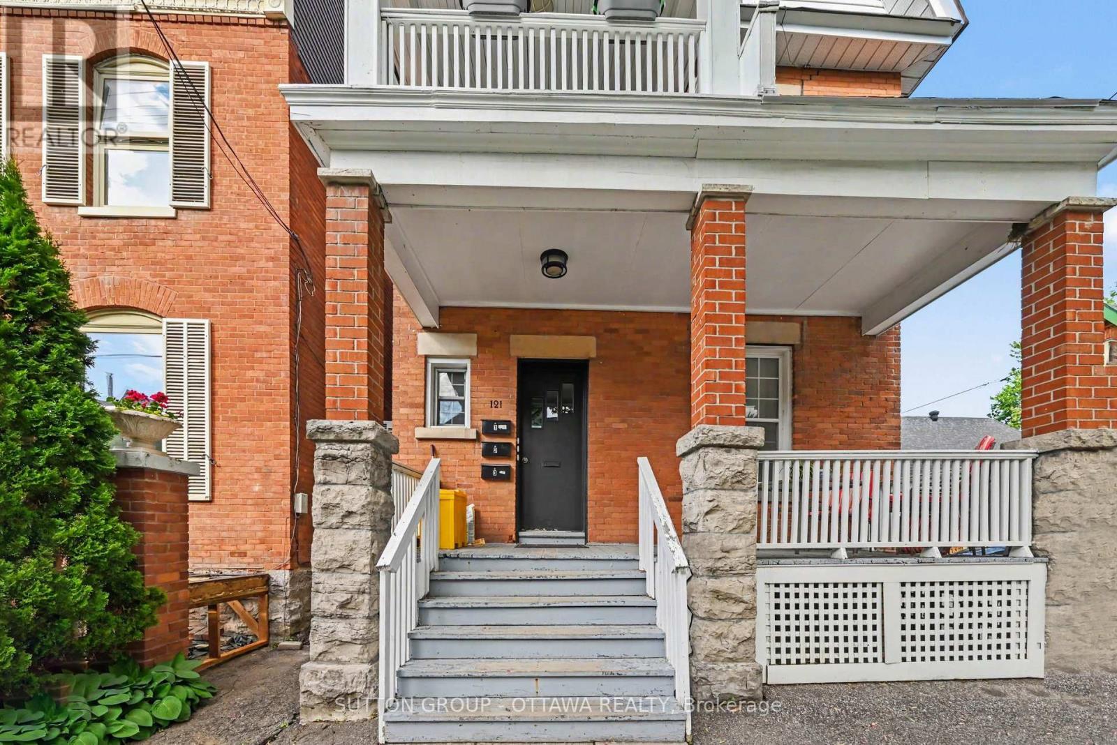 3 - 121 CARTIER STREET
