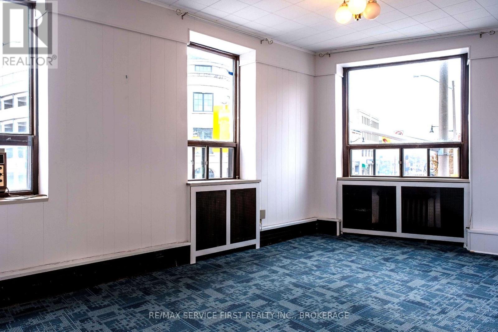 UNIT #4 - 159 WELLINGTON STREET