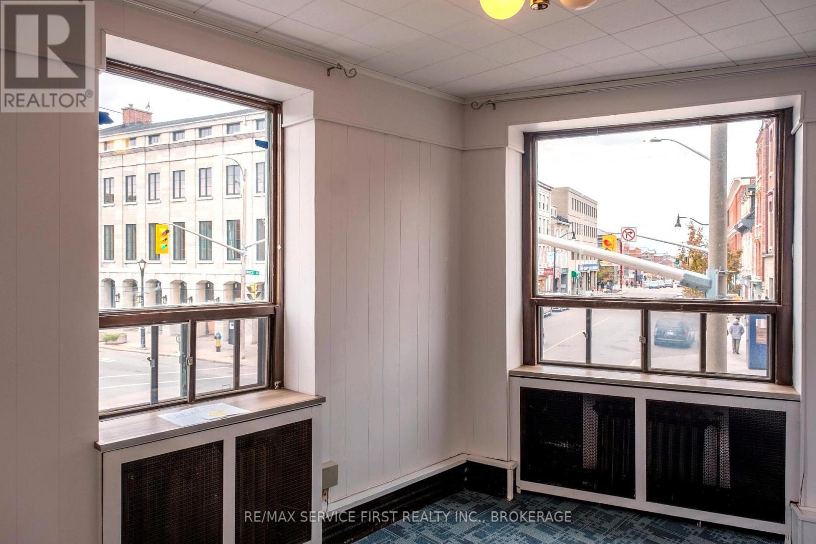 UNIT #4 - 159 WELLINGTON STREET