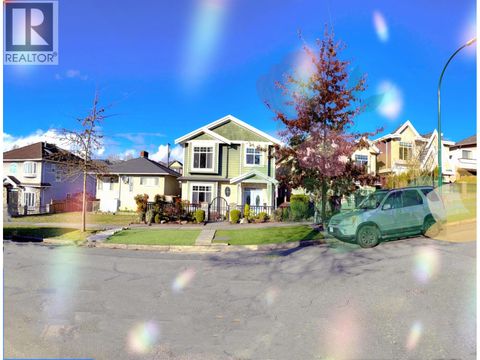 2643 E 8TH AVENUE Vancouver BC V5M1W4