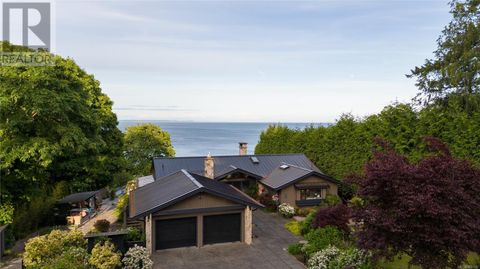 2220 Arbutus Rd Saanich BC V8N1V3