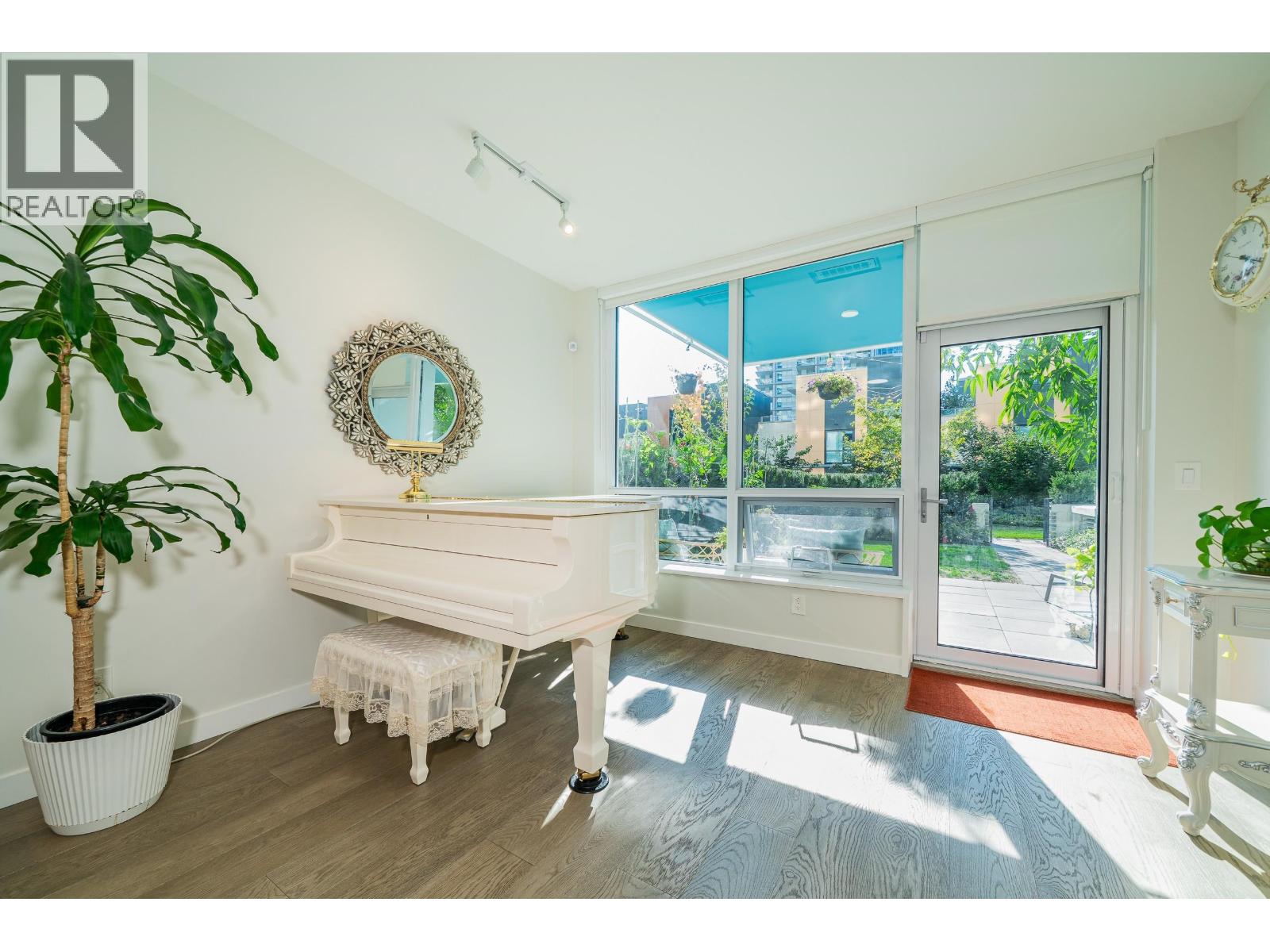 101 5608 BERTON AVENUE