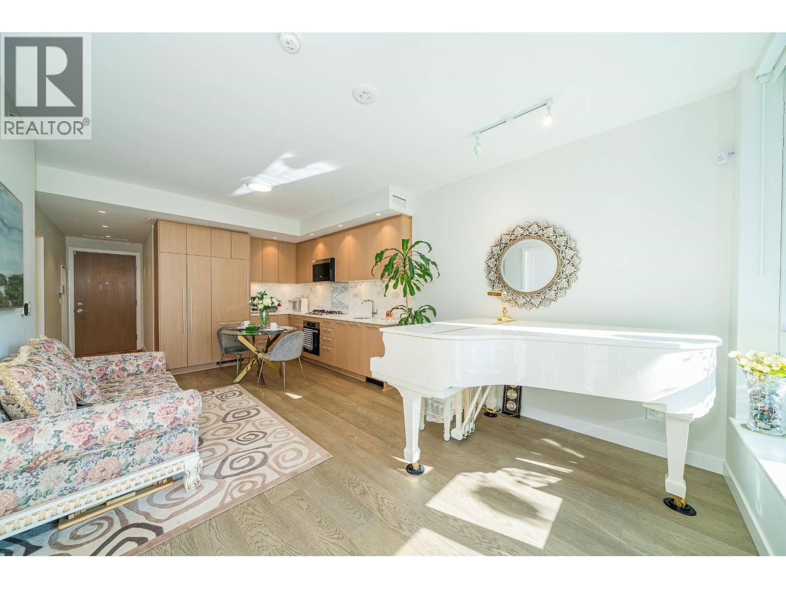 101 5608 BERTON AVENUE