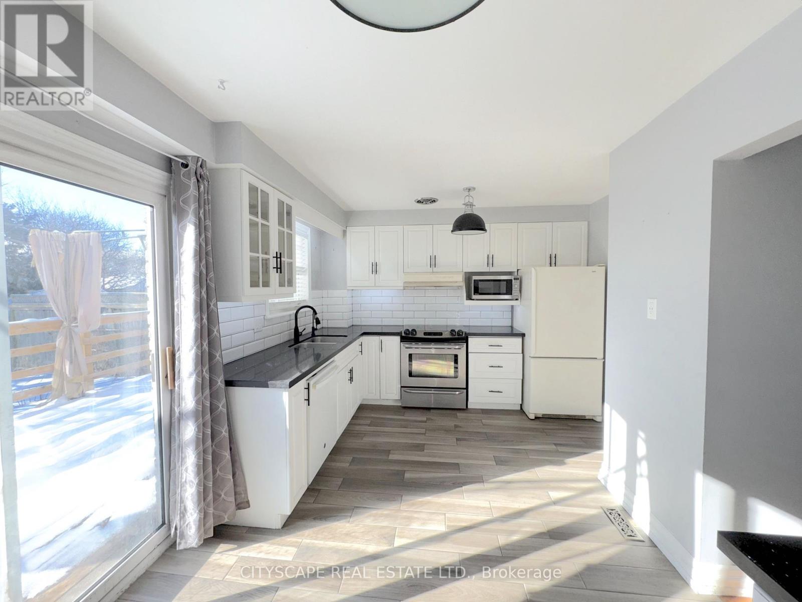 350 VANCOUVER CRESCENT